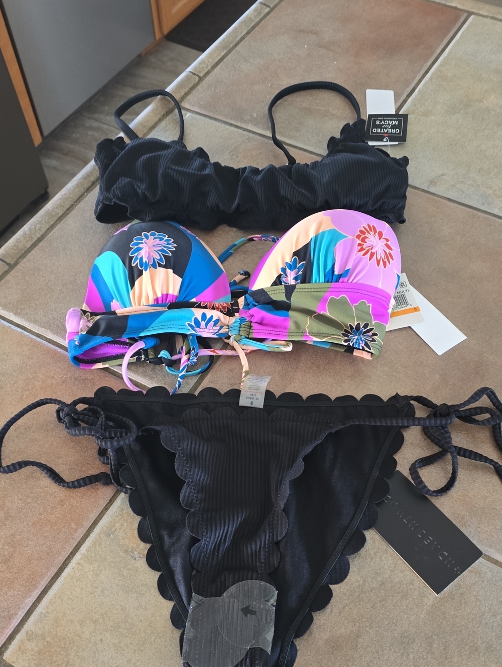 Three Piece Bikini Set with Floral Print Top & Black Scalloped Bottom Sz Sm Nwt